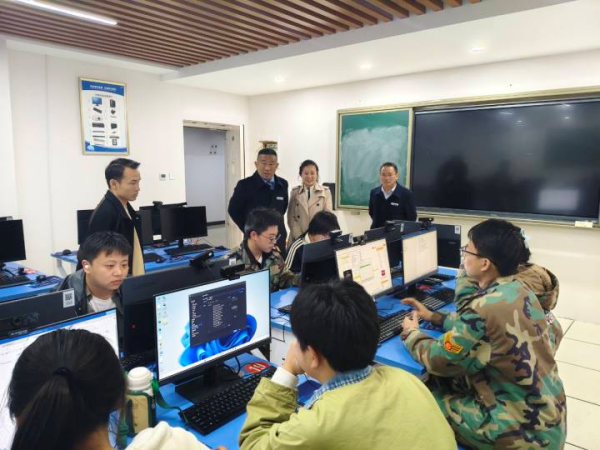 以賽促學(xué)、以賽賦能 信息工程學(xué)院點(diǎn)亮學(xué)子網(wǎng)絡(luò)工程設(shè)計(jì)技能成長(zhǎng)之路